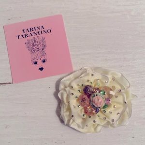 Tarina Tarantino hair clip